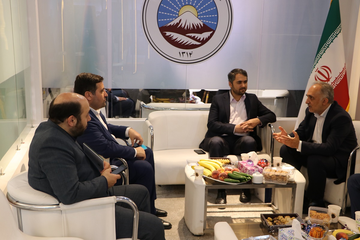 در نمایشگاه بین المللی صنعت مالی کشور صورت گرفت؛ دیدار و تبادل نظر معاون فنآوری اطلاعات بانک صادرات و سرپرست معاونت برنامه ریزی و نوآوری بیمه ایران