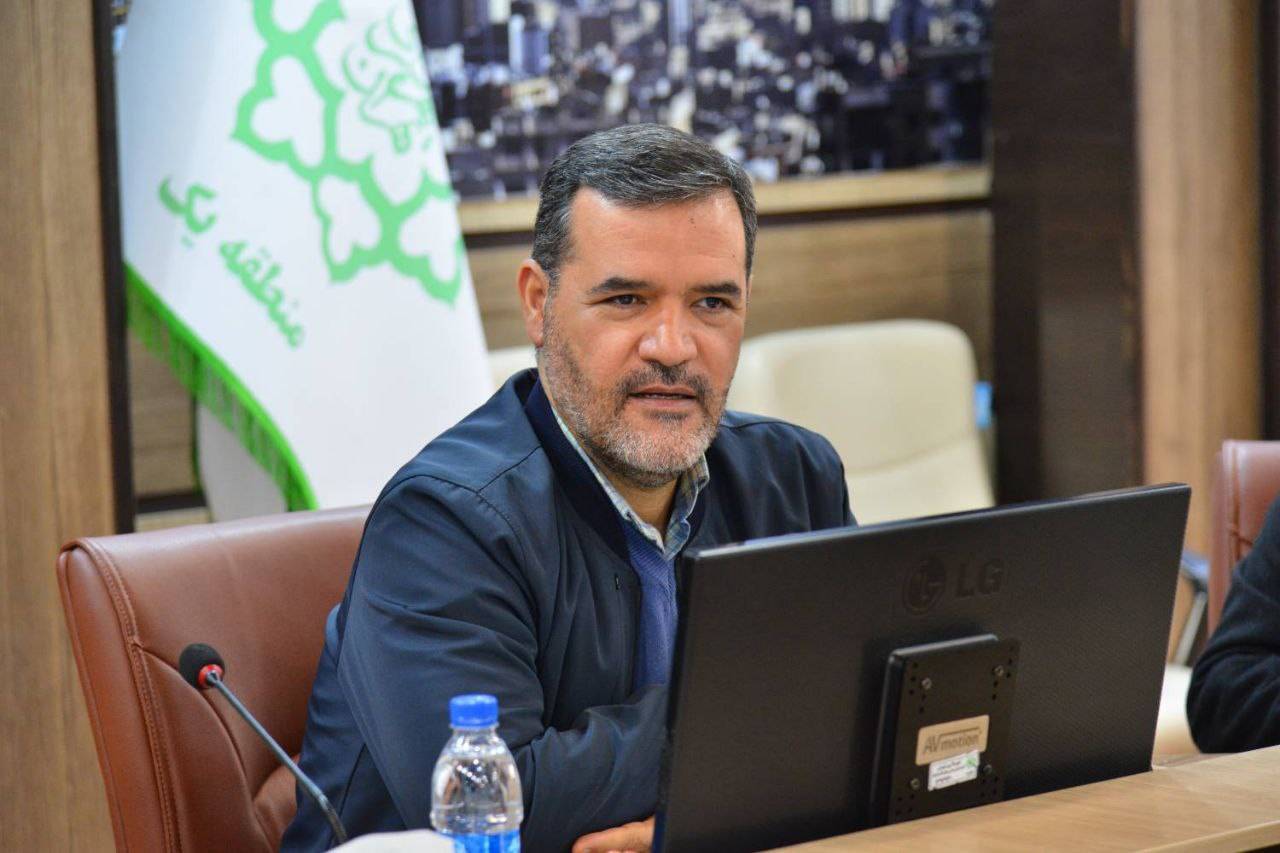 شهردار منطقه یک در جلسه نظارت ستادی ترافیک:توسعه پارکینگ‌های طبقاتی نیازمند ورود مناطق به این حوزه است
