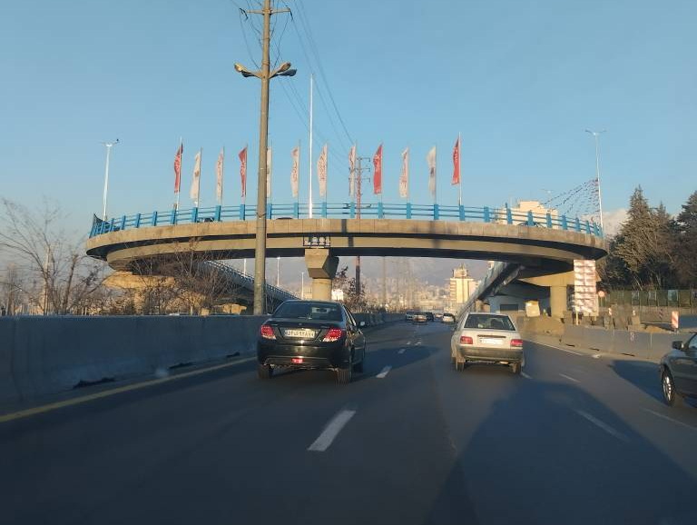 جدا کننده های بتنی جایگزین گاردریل ها در بزرگراه ارتش شد