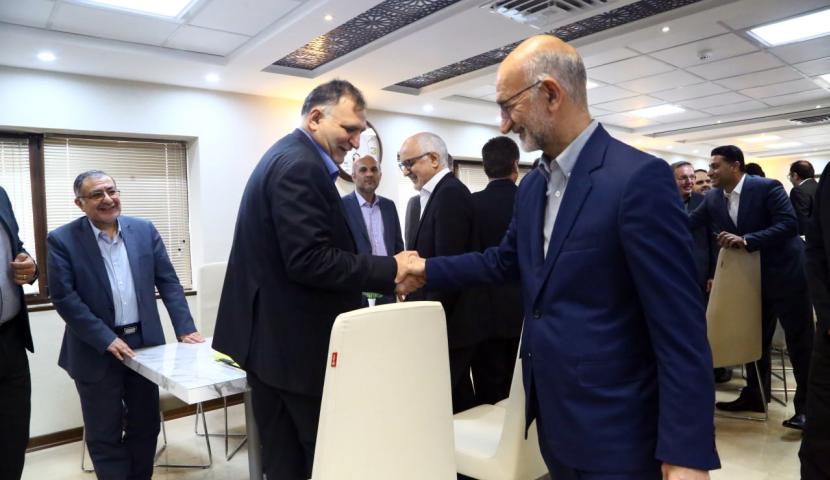 موثقی نیا در دیدار نوروزی با کارکنان ایمیدرو: بخش عمده ای از مشکلات موجود کشور، از مسیر تولید قابل حل است