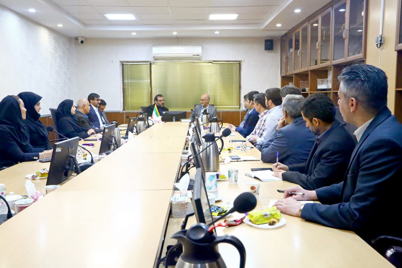 موثقی نیا در نخستین جلسه شورای روابط عمومی ایمیدرو در سال جدید تاکید کرد: نقش آفرینی روابط عمومی ها در ارتقای جایگاه معدن در میان عموم جامعه