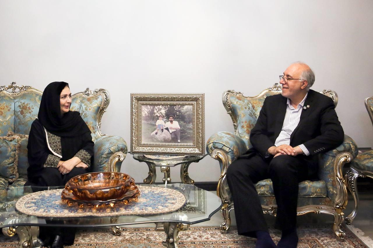 مدیرعامل بانک مسکن:همه شهدای والامقام؛ مایه افتخار و سربلندی ایران اسلامی هستند/ نامگذاری روز شهادت صارمی به عنوان روز خبرنگار؛ مایه فخر و مباهات اصحاب رسانه است