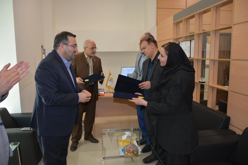 بازدید و تقدیر عضو هیأت مدیره بانك صنعت و معدن از عملكرد شعبه مجازی ۲۴*۷