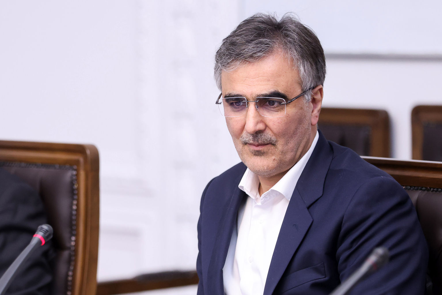 افزایش نیافتن ارز کالاهای اساسی با دستور پزشکیان/ فرزین از عملیات روانی سنگین دشمن پس از اعلام سیاست ارزی خبر داد