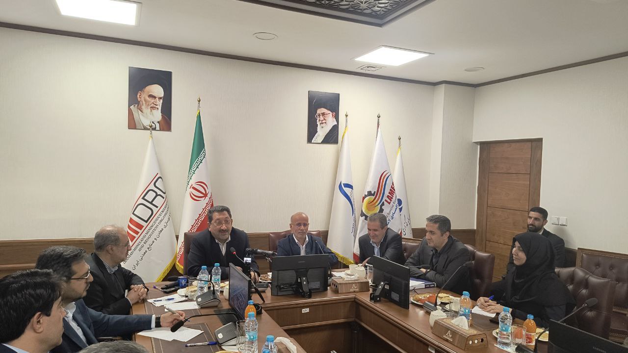 اتابک در بازدید از منطقه ویژه لامرد تاکید کرد: ضرورت ایجاد توازن در زنجیره های فلزات اساسی