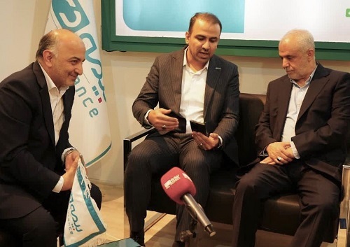بازدید معاون رییس جمهور از غرفه بیمه دی در نمایشگاه صنعت مالی