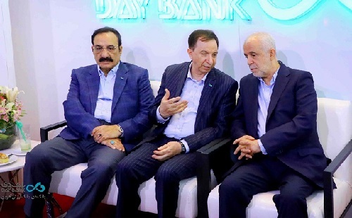 بازدید معاون رئیس جمهور از غرفه بانک دی در نمایشگاه صنعت مالی و ایران هلث